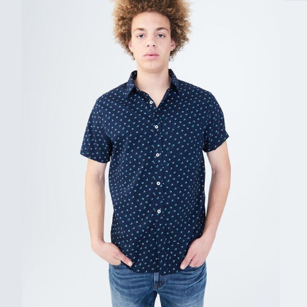 Aeropostale Casual Button Down Short Sleeve Shirt Medium Triangle Print Blue NWT